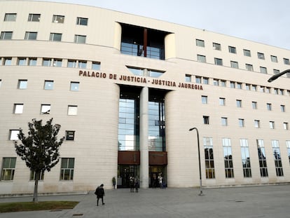 Fachada del Palacio de Justicia de Navarra .