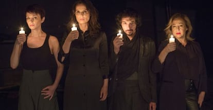 De izquierda a derecha, Manuela Paso, Aitana S&aacute;nchez-Gij&oacute;n, Juan Antonio Lumbres y Carmen Machi, protagonistas de las tragedias que se representan actualmente en el Teatro de La Abad&iacute;a de Madrid.