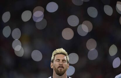 El futbolista argentino, Lionel Messi, durante el partido contra Uruguay. Argentina se impuso por 1-0, en el estadio Malvinas Argentinas de Mendoza en el debut de su seleccionador, Edgardo Bauza, por la sptima jornada de las eliminatorias sudamericanas del Mundial de Rusia 2018.