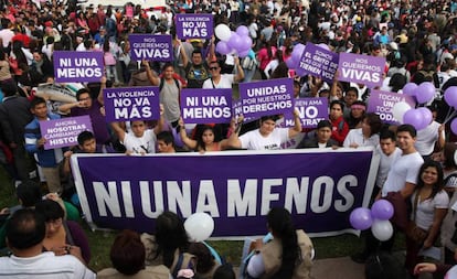 Protesta en Lima, en 2016, contra los feminicidios.