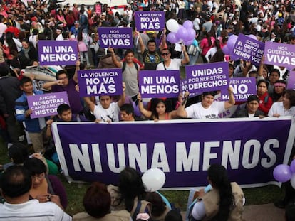 Protesta en Lima, en 2016, contra los feminicidios.