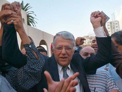 El secretario general de Istiqlal, Abbas el Fassi, celebra la victoria de su partido en las legislativas de Marruecos.