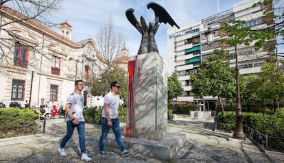 Monumento a José Antonio Primo de Rivera en Granada.