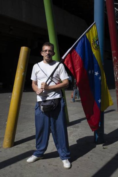 Román Cárdenas, de 45 años, en el boulevard de Caricuao, al oste de Caracas.