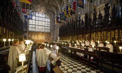 Interior de la capilla de San Jorge, en el Castillo de Windsor, durante los ensayos de la boda de Enrique y Meghan.