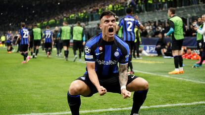 Lautaro Martínez celebra su gol este miércoles ante el Benfica.