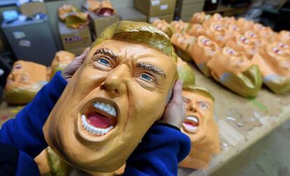 Máscaras de Donald Trump fabricadas en Japón.