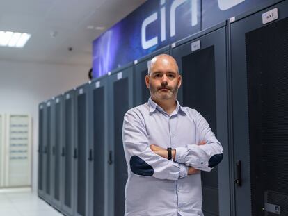 El portavoz de Aemet, Rubén del Campo, en la sala que aloja 'Cirrus', que en su estreno hace tres años era el segundo megaordenador más potente de España.