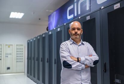 El portavoz de Aemet, Rubén del Campo, en la sala que aloja 'Cirrus', que en su estreno hace tres años era el segundo megaordenador más potente de España.