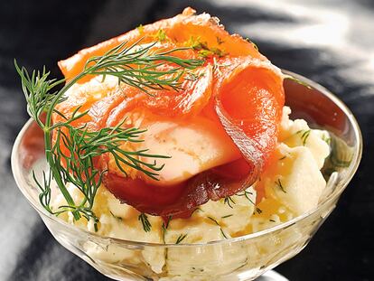 Receta de copa de huevo y salmón ahumado