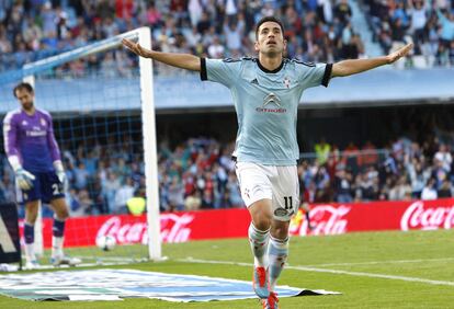 Charles celebra su segundo gol 