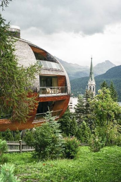 Fachada de Chesa Futura, edificio de viviendas en St. Moritz.