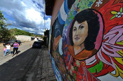 Mural dedicado a Berta Cáceres en Tegucigalpa, Honduras.