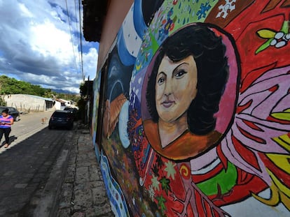 Mural dedicado a Berta Cáceres en Tegucigalpa, Honduras.