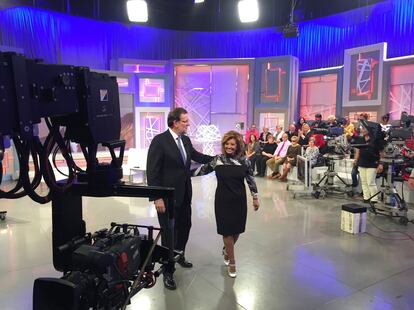 Mariano Rajoy visita el programa de Telecinco 'Qué tiempo tan feliz' con María Teresa Campos, en 2015.