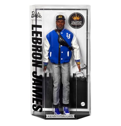 El muñeco de Ken inspirado en LeBron James, en su caja original.