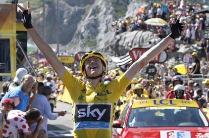 Froome celebra su victoria en La Pierre-Saint Martin.