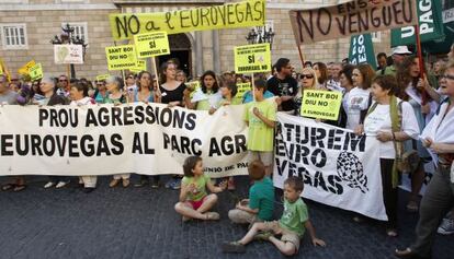 Concentraci&oacute;n en la plaza de Sant Jaume contra el proyecto de Eurovegas. 