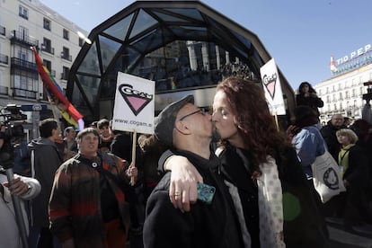 Carla Antonelli (à direita) é a única mulher transexual no Parlamento espanhol.