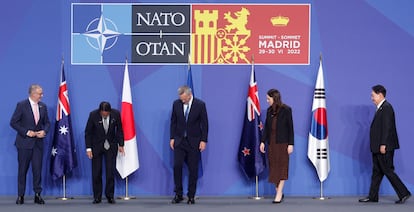 De izquierda a derecha, el primer ministro de Australia, Anthony Albanese; el de Japón, Fumio Kishida; el secretario general de la OTAN, Jens Stoltenberg; la primera ministra de Nueva Zelanda, Jacinda Ardern; y el presidente de Corea del Sur, Yoon Suk-yeol, este miércoles en la cumbre de la Alianza Atlántica en Madrid.