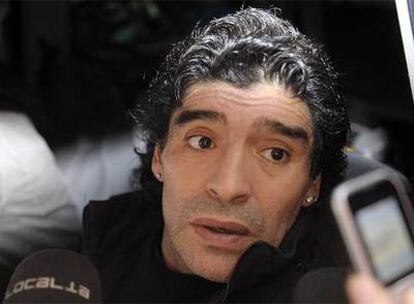 Maradona, a su llegada a Barcelona.