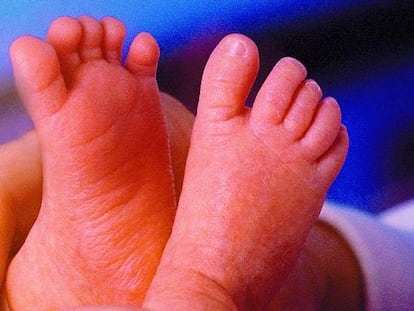 ¿Está exenta del IRPF la prestación por maternidad? La justicia vuelve a abrir el debate