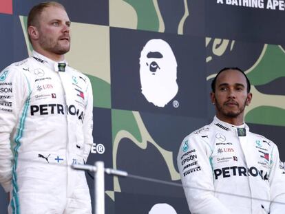 Valeri Bottas y Lewis Hamilton, en el podio del Gran Premio de Japón.