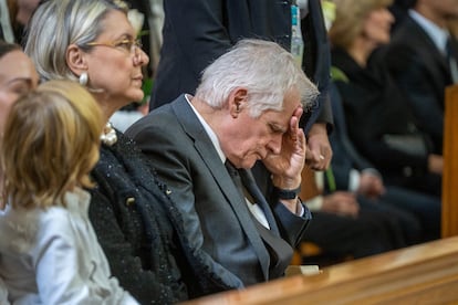 Miguel Uribe Londoño, padre del ex candidato presidencial Uribe Turbay, durante el funeral.