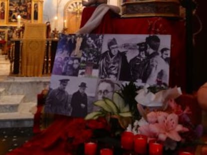 Decoración de la iglesia de La Font de la Figuera para la misa en homenaje al general republicano Vicente Rojo.