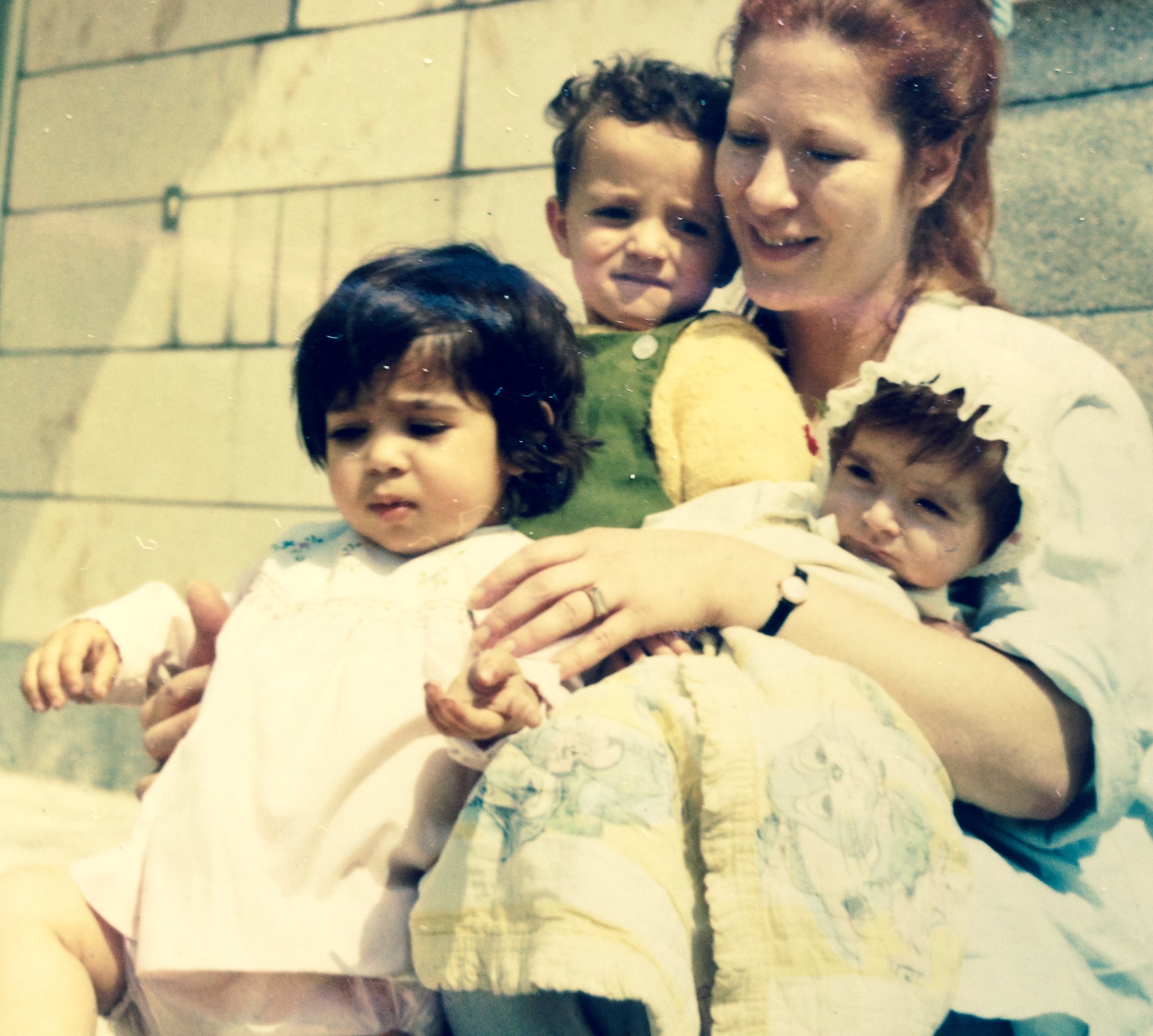 Una iraní adoptada por un militar de Estados Unidos hace 50 años enfrenta la deportación: “La guerra lo hace aún más peligroso”