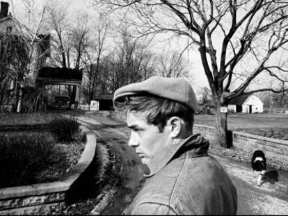 Una de las fotografías de James Dean tomada por Dennis Stock.