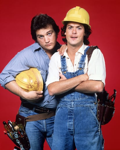James Belushi and Michael Keaton in a promotional image from the short-lived sitcom ‘Working Stiffs,’ which aired in 1979.