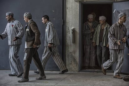 Extras del filme sobre Boix, durante el rodaje.