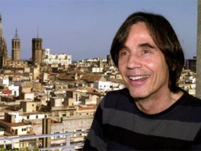 El cantautor norteamericano Jackson Browne, de gira por España para presentar su nuevo disco, ha declarado que con la guerra de Irak, Estados Unidos "quiere preservar su pequeña burbuja".