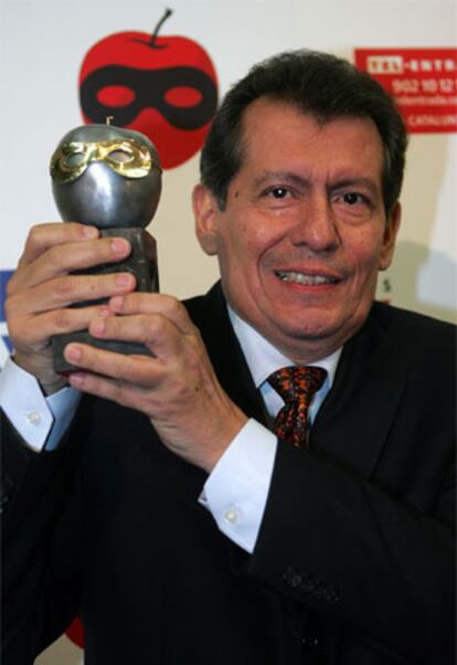 El autor y guionista mexicano Víctor Hugo Rascón Banda ha sido homenajeado con Premio de Honor Hispanoamericano.