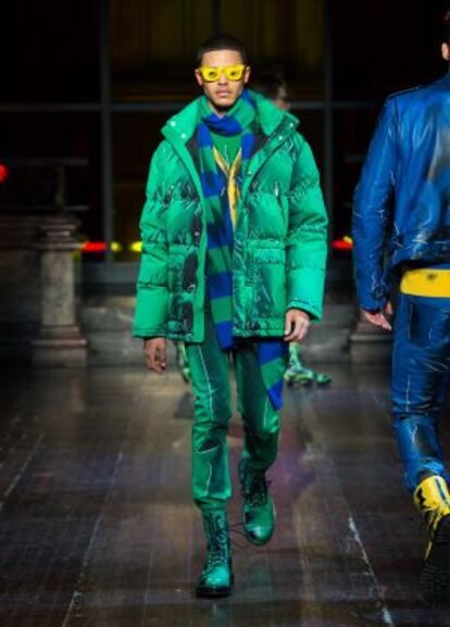 Ropa deportiva, subculturas y Gilbert & George en uno de los diseños de Jeremy Scott para Moschino.