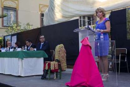 La presidenta de la Comunidad de Madrid lee el pregón de la feria taurina de Málaga.