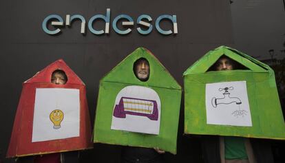 Protesta contra la pobresa energètica a la seu d'Endesa, l'any passat.