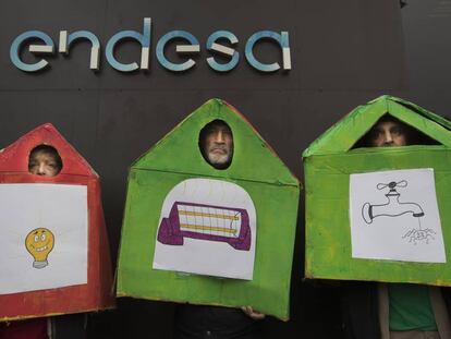 Protesta contra la pobresa energètica a la seu d'Endesa, l'any passat.