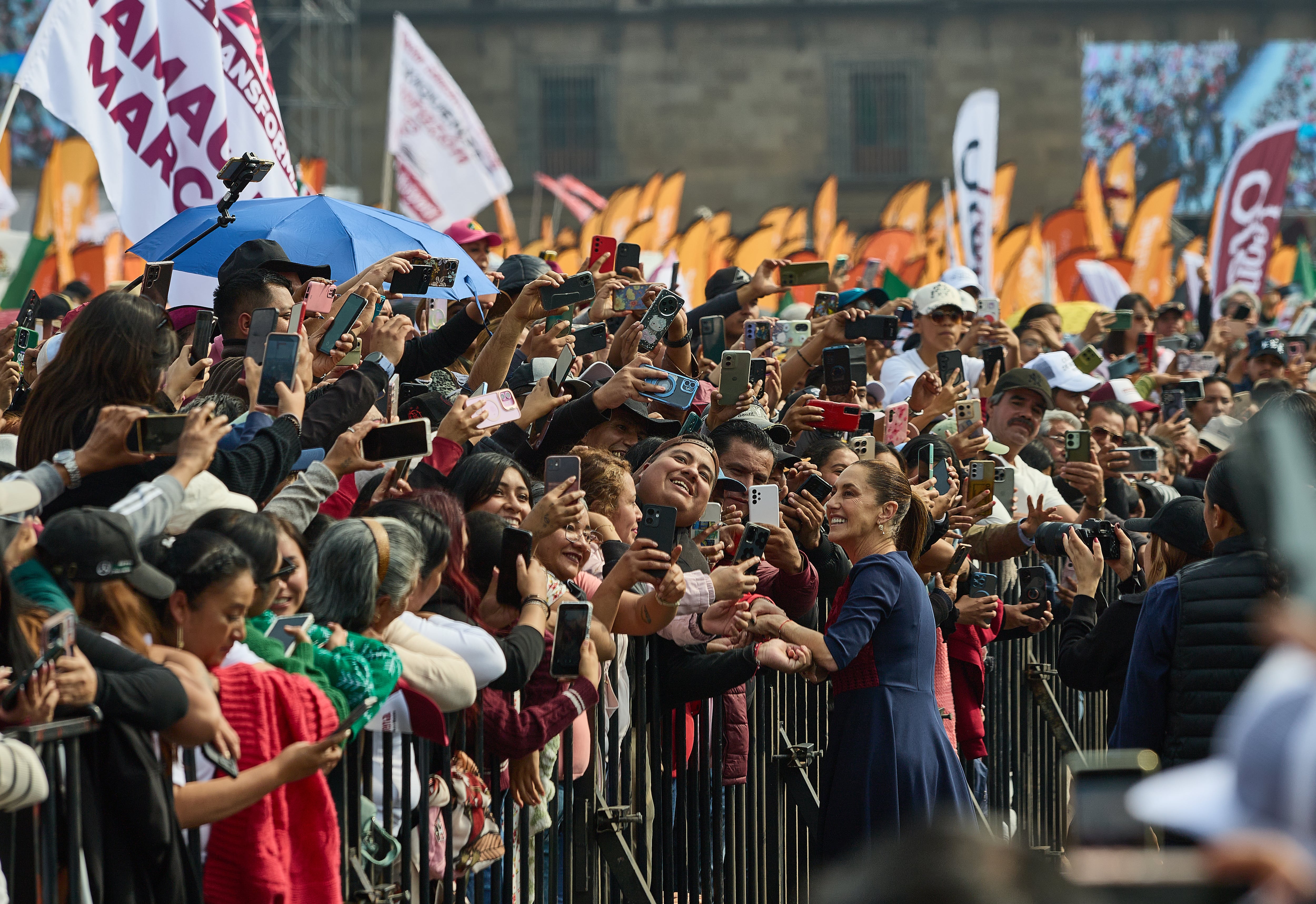 Claudia Sheinbaum llega al evento '7 años de transformación', en el Zócalo de la Ciudad de México, el 6 de diciembre de 2025.