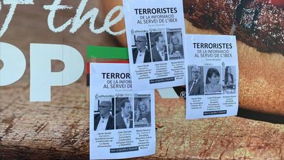 Carteles que han aparecido en Barcelona señalando como