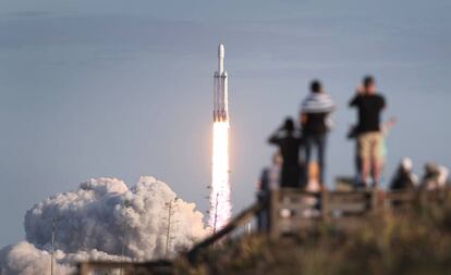 Lançamento de um Falcon Heavy da SpaceX em abril