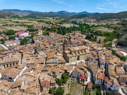 Vista aérea de la excolegiata de Santa María la Mayor, en la localidad turolense de Rubielos de Mora.