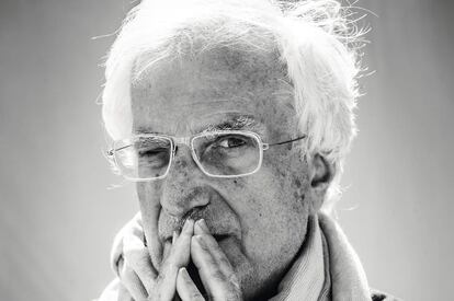 Bertrand Tavernier, pensativo. Si Chabrol gana a Godard, Rohmer pierde con Chabrol. Entonces, ¿Truffaut? ¿Qué demonios hacemos con Truffaut?