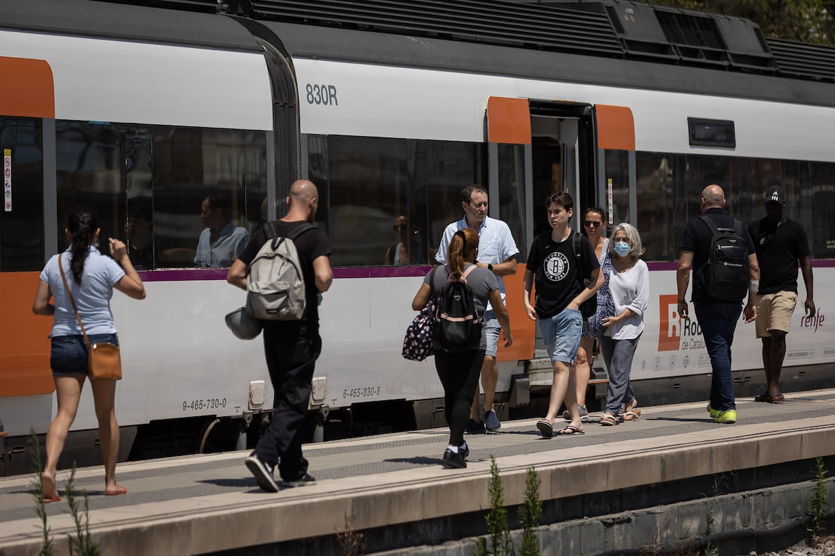 Sexo en la locomotora: la relación furtiva entre el interventor y una mujer  obliga a retrasar la salida de un tren en Tortosa | Noticias de Cataluña |  EL PAÍS