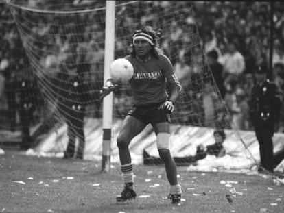 Gatti, durante un partido de su época en la liga argentina.