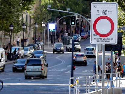 Tráfico de vehículos en la zona de bajas emisiones Madrid Central, el pasado mes de septiembre.