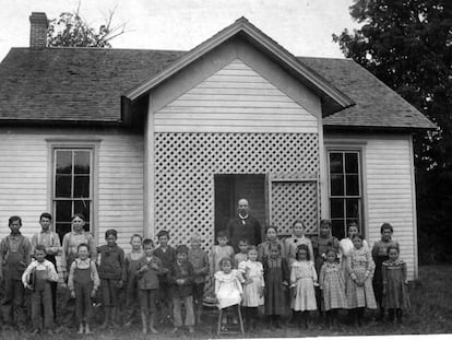 Una escuela en el condado de Parke, en Indiana, en 1898.