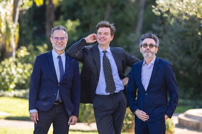 Marc Giró (en el centro) posa durante la recepción a los premiados en los Ondas de 2023.