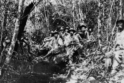 Fawcett, en el centro, en 1908 en busca de las fuentes del río Verde.